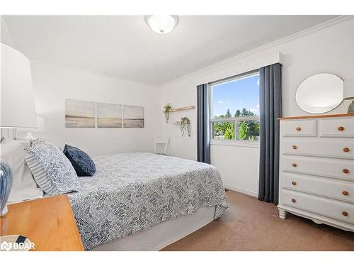 2053 Chantler Street, Innisfil, ON - Indoor Photo Showing Bedroom