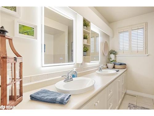 2053 Chantler Street, Innisfil, ON - Indoor Photo Showing Bathroom