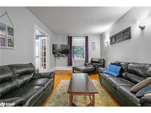 180 Angeline Street N, Lindsay, ON - Indoor Photo Showing Living Room