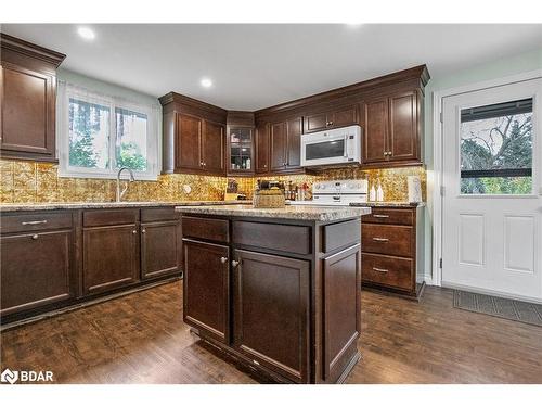 180 Angeline Street N, Lindsay, ON - Indoor Photo Showing Kitchen