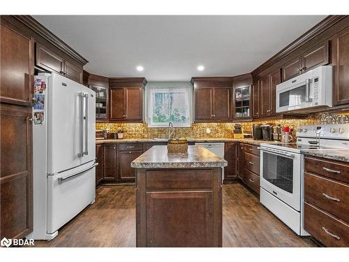 180 Angeline Street N, Lindsay, ON - Indoor Photo Showing Kitchen