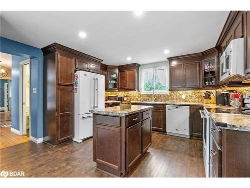 180 Angeline Street N, Lindsay, ON - Indoor Photo Showing Kitchen