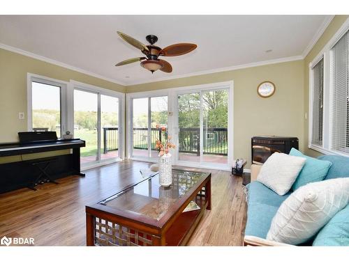 1236 Golden Beach Road, Bracebridge, ON - Indoor Photo Showing Living Room