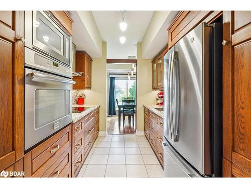 102-100 Dean Avenue, Barrie, ON - Indoor Photo Showing Kitchen