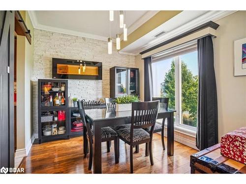 102-100 Dean Avenue, Barrie, ON - Indoor Photo Showing Dining Room