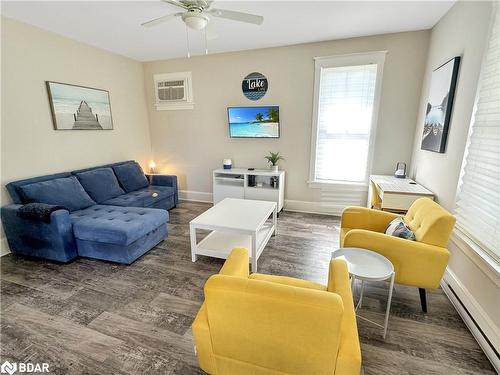 95-63 Butternut Lane Lane, Prince Edward, ON - Indoor Photo Showing Living Room