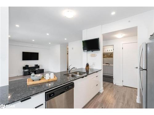 211-8 Culinary Lane, Barrie, ON - Indoor Photo Showing Kitchen With Double Sink With Upgraded Kitchen