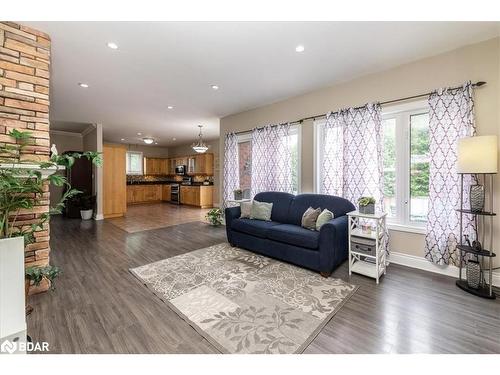 78 Fairway Crescent, Wasaga Beach, ON - Indoor Photo Showing Living Room