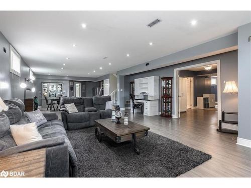 78 Fairway Crescent, Wasaga Beach, ON - Indoor Photo Showing Living Room