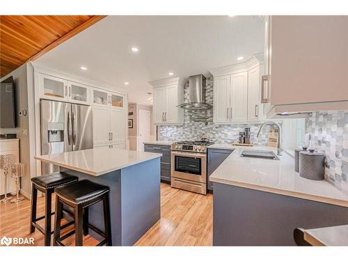 143 South Waseosa Lake Road, Huntsville, ON - Indoor Photo Showing Kitchen With Upgraded Kitchen