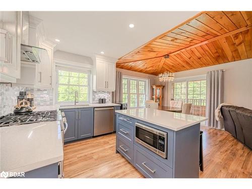 143 South Waseosa Lake Road, Huntsville, ON - Indoor Photo Showing Kitchen