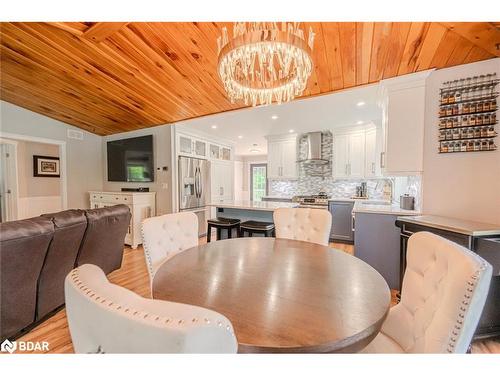 143 South Waseosa Lake Road, Huntsville, ON - Indoor Photo Showing Dining Room