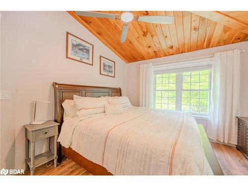 143 South Waseosa Lake Road, Huntsville, ON - Indoor Photo Showing Bedroom