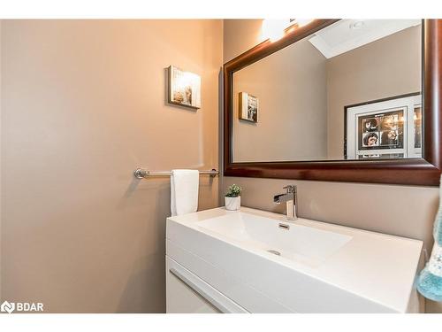 44 Elizabeth Street, Alliston, ON - Indoor Photo Showing Bathroom