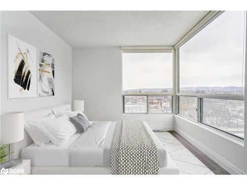 904-75 Ellen Street, Barrie, ON - Indoor Photo Showing Bedroom