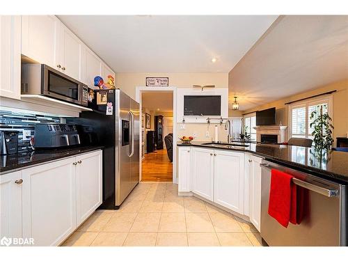 28 Thrushwood Trail, Lindsay, ON - Indoor Photo Showing Kitchen