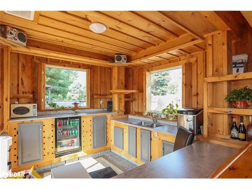 1027 Niagara Stone Road, Niagara-On-The-Lake, ON - Indoor Photo Showing Kitchen With Double Sink