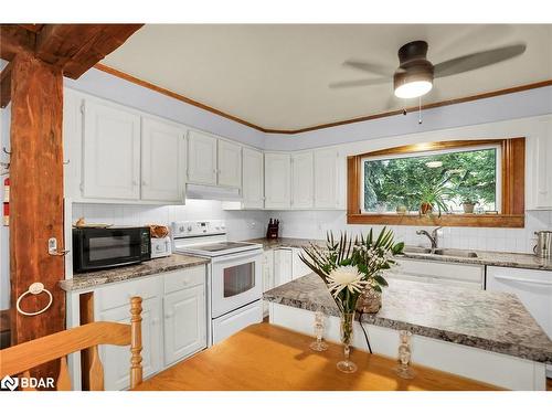 1027 Niagara Stone Road, Niagara-On-The-Lake, ON - Indoor Photo Showing Kitchen With Double Sink