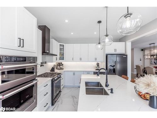 45 Wood Crescent, Angus, ON - Indoor Photo Showing Kitchen With Upgraded Kitchen