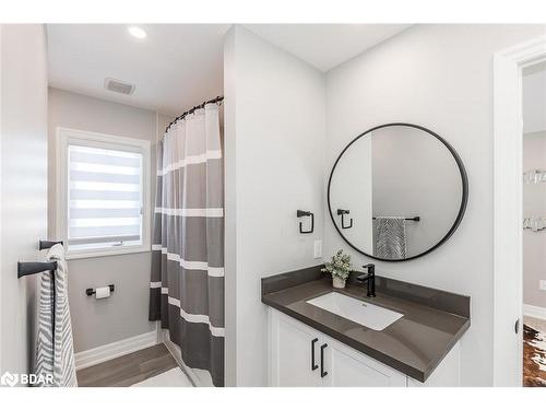 45 Wood Crescent, Angus, ON - Indoor Photo Showing Bathroom