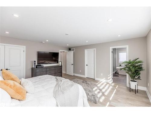 45 Wood Crescent, Angus, ON - Indoor Photo Showing Bedroom