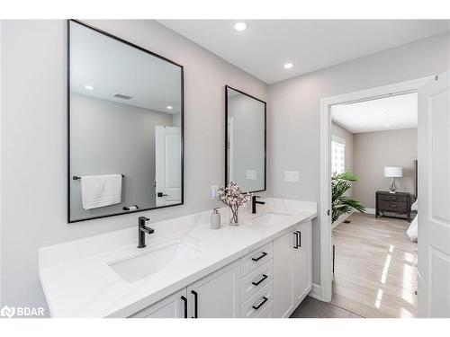 45 Wood Crescent, Angus, ON - Indoor Photo Showing Bathroom