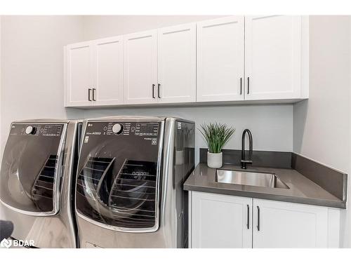 45 Wood Crescent, Angus, ON - Indoor Photo Showing Laundry Room