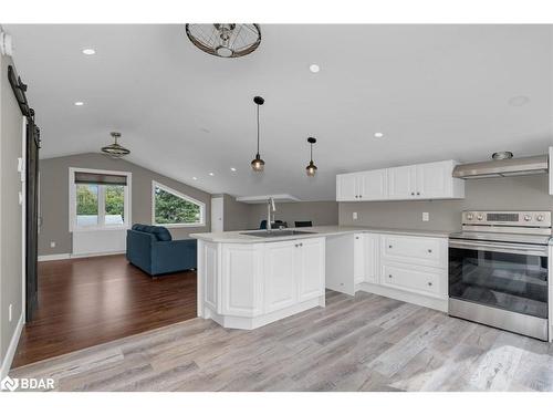 938 Corner Avenue, Lefroy, ON - Indoor Photo Showing Kitchen