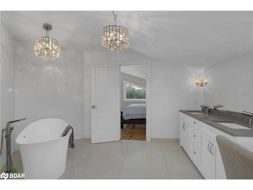 938 Corner Avenue, Lefroy, ON - Indoor Photo Showing Bathroom