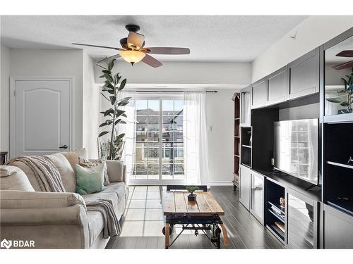 405-39 Ferndale Drive S, Barrie, ON - Indoor Photo Showing Living Room