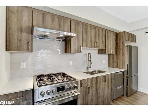 610-5 Chef Lane, Barrie, ON - Indoor Photo Showing Kitchen With Double Sink With Upgraded Kitchen