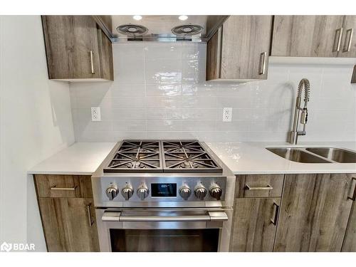 610-5 Chef Lane, Barrie, ON - Indoor Photo Showing Kitchen With Double Sink With Upgraded Kitchen