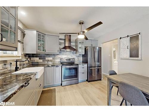 1087 Spooners Road, Innisfil, ON - Indoor Photo Showing Kitchen