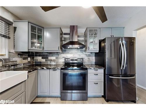 1087 Spooners Road, Innisfil, ON - Indoor Photo Showing Kitchen