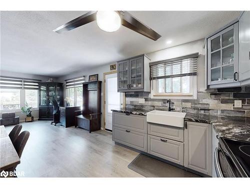 1087 Spooners Road, Innisfil, ON - Indoor Photo Showing Kitchen