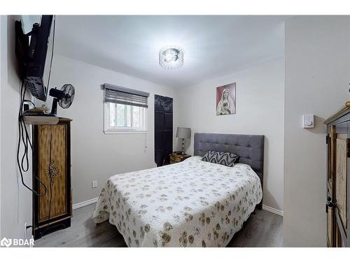 1087 Spooners Road, Innisfil, ON - Indoor Photo Showing Bedroom