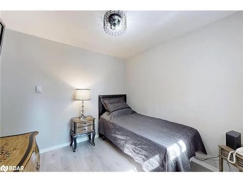 1087 Spooners Road, Innisfil, ON - Indoor Photo Showing Bedroom