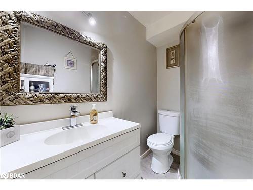 1087 Spooners Road, Innisfil, ON - Indoor Photo Showing Bathroom