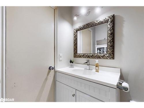 1087 Spooners Road, Innisfil, ON - Indoor Photo Showing Bathroom