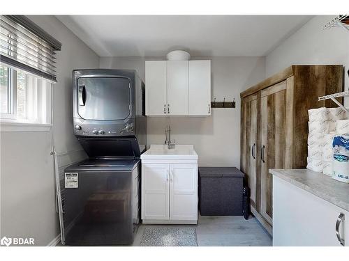 1087 Spooners Road, Innisfil, ON - Indoor Photo Showing Laundry Room