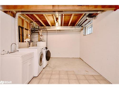 9-175 Stanley Street, Barrie, ON - Indoor Photo Showing Laundry Room