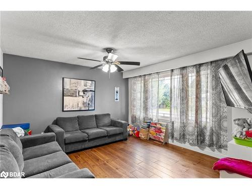 5 East Gate, Barrie, ON - Indoor Photo Showing Living Room