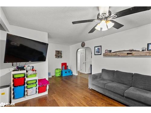 5 East Gate, Barrie, ON - Indoor Photo Showing Living Room