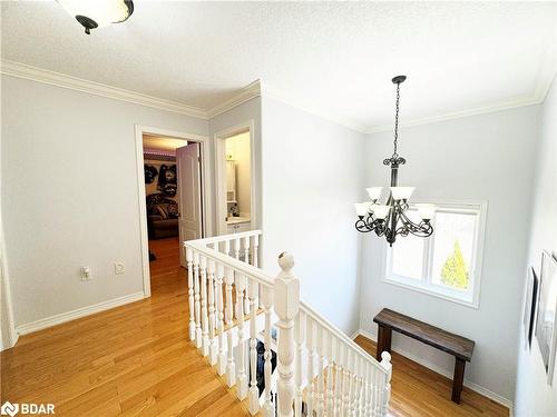 33 Cumming Drive, Barrie, ON - Indoor Photo Showing Kitchen