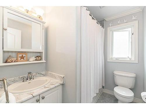 33 Cumming Drive, Barrie, ON - Indoor Photo Showing Bathroom