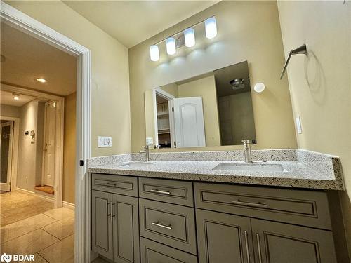 33 Cumming Drive, Barrie, ON - Indoor Photo Showing Bathroom