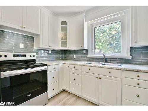 124 Berczy Street, Barrie, ON - Indoor Photo Showing Kitchen With Double Sink With Upgraded Kitchen