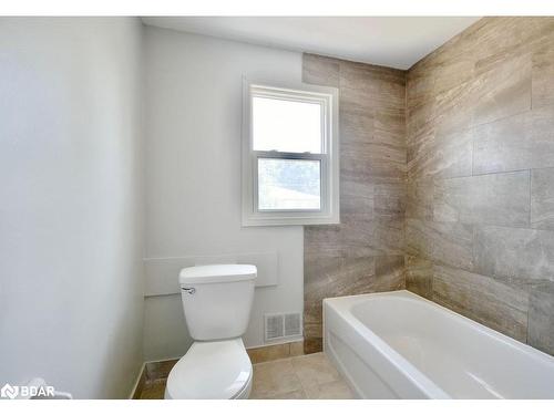 124 Berczy Street, Barrie, ON - Indoor Photo Showing Bathroom