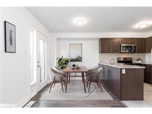 3-31 Madelaine Drive, Barrie, ON - Indoor Photo Showing Kitchen