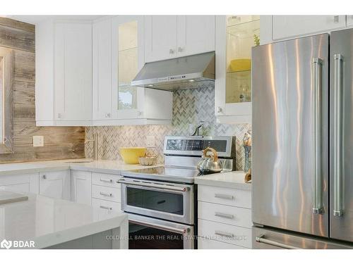 52 Mayfair Drive, Barrie, ON - Indoor Photo Showing Kitchen With Upgraded Kitchen